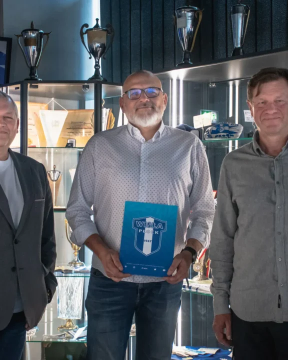 Selenka zostaje z Nafciarzami