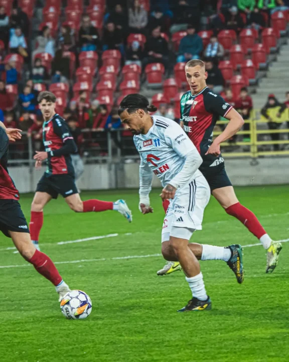 Tychy lepsze po zaciętym meczu