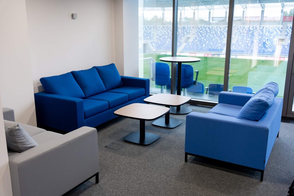 Wnętrze loży na stadionie Wisły Płock